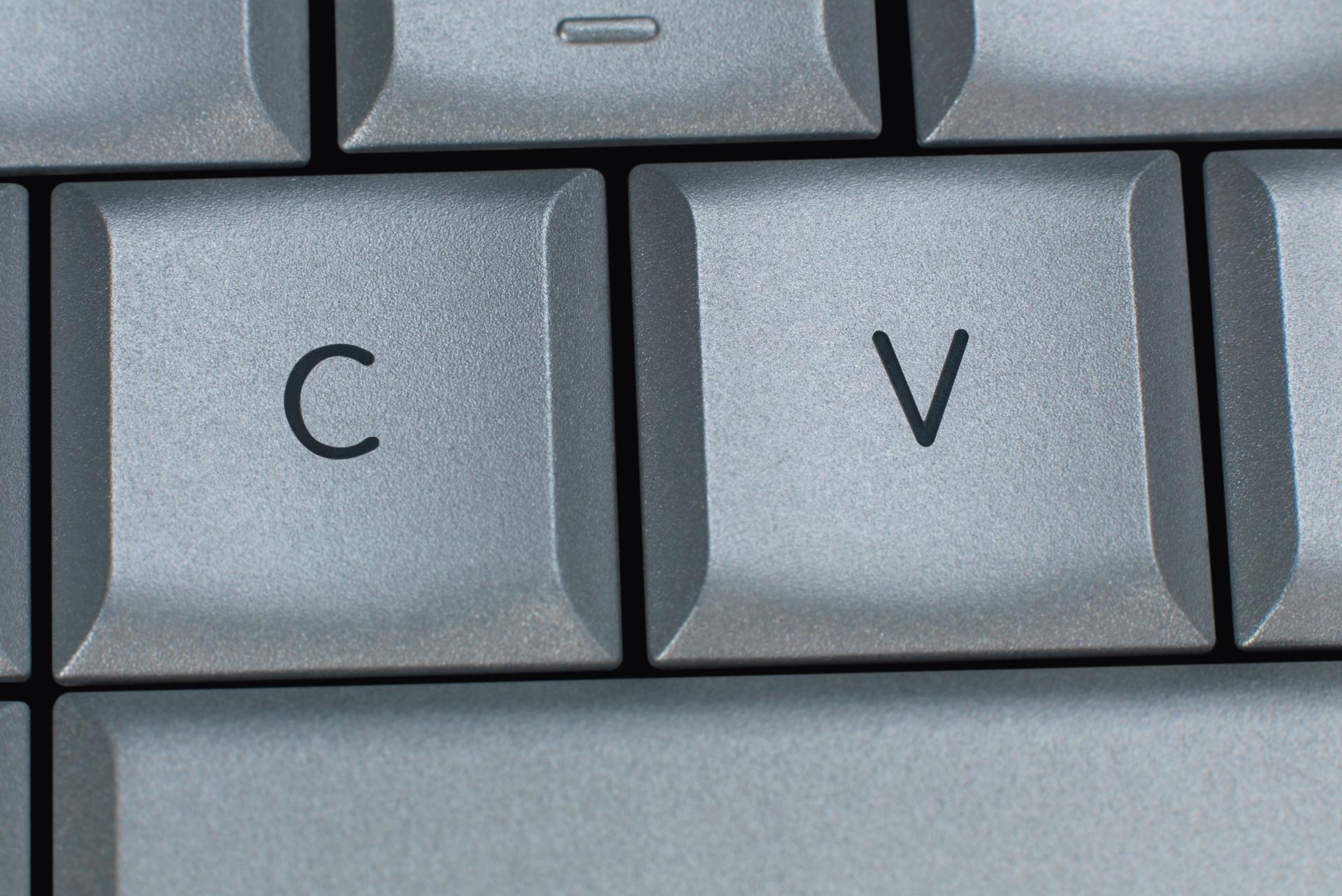 CV au clavier ordinateur