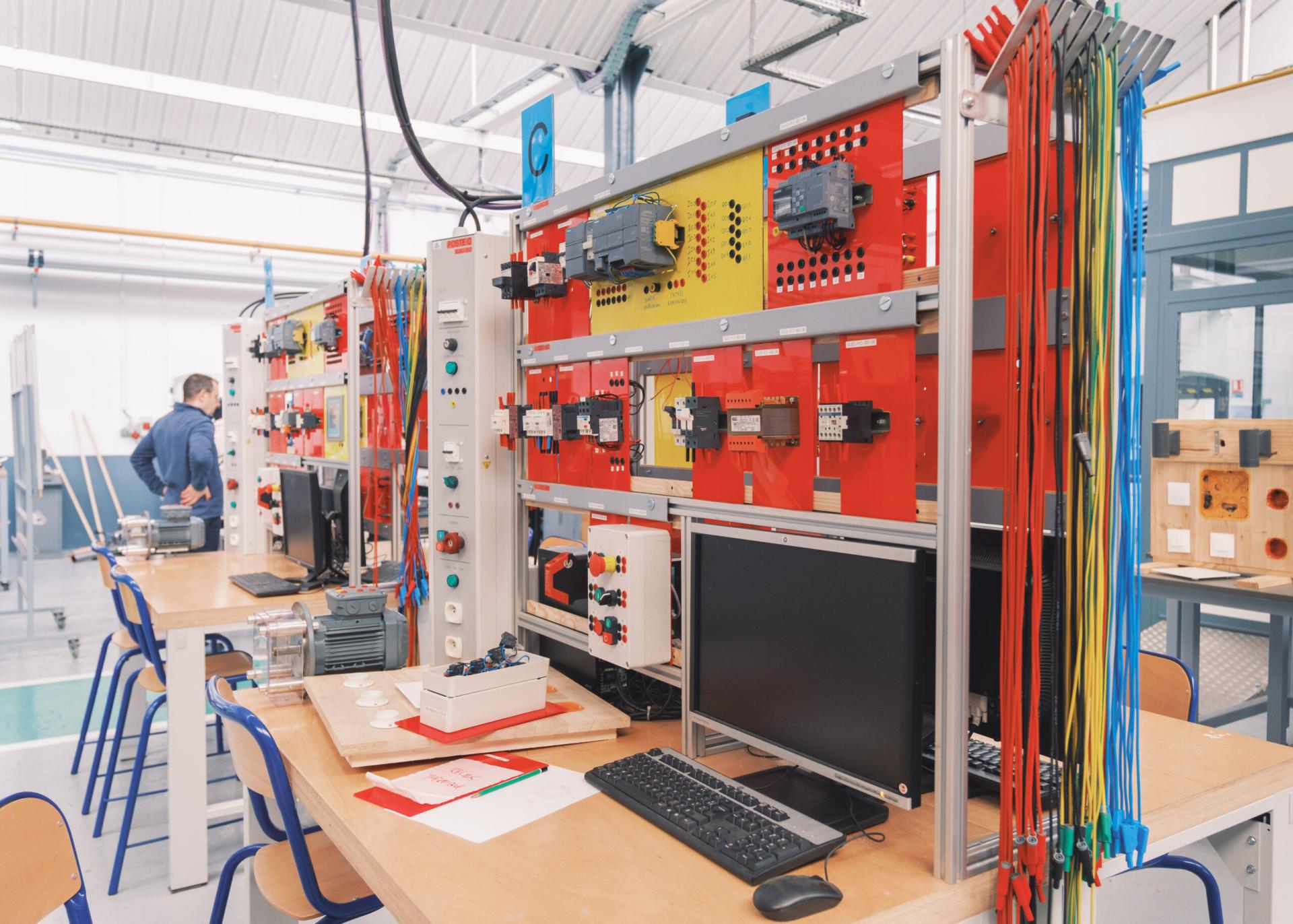 poste en salle IFTI électrotechnique
