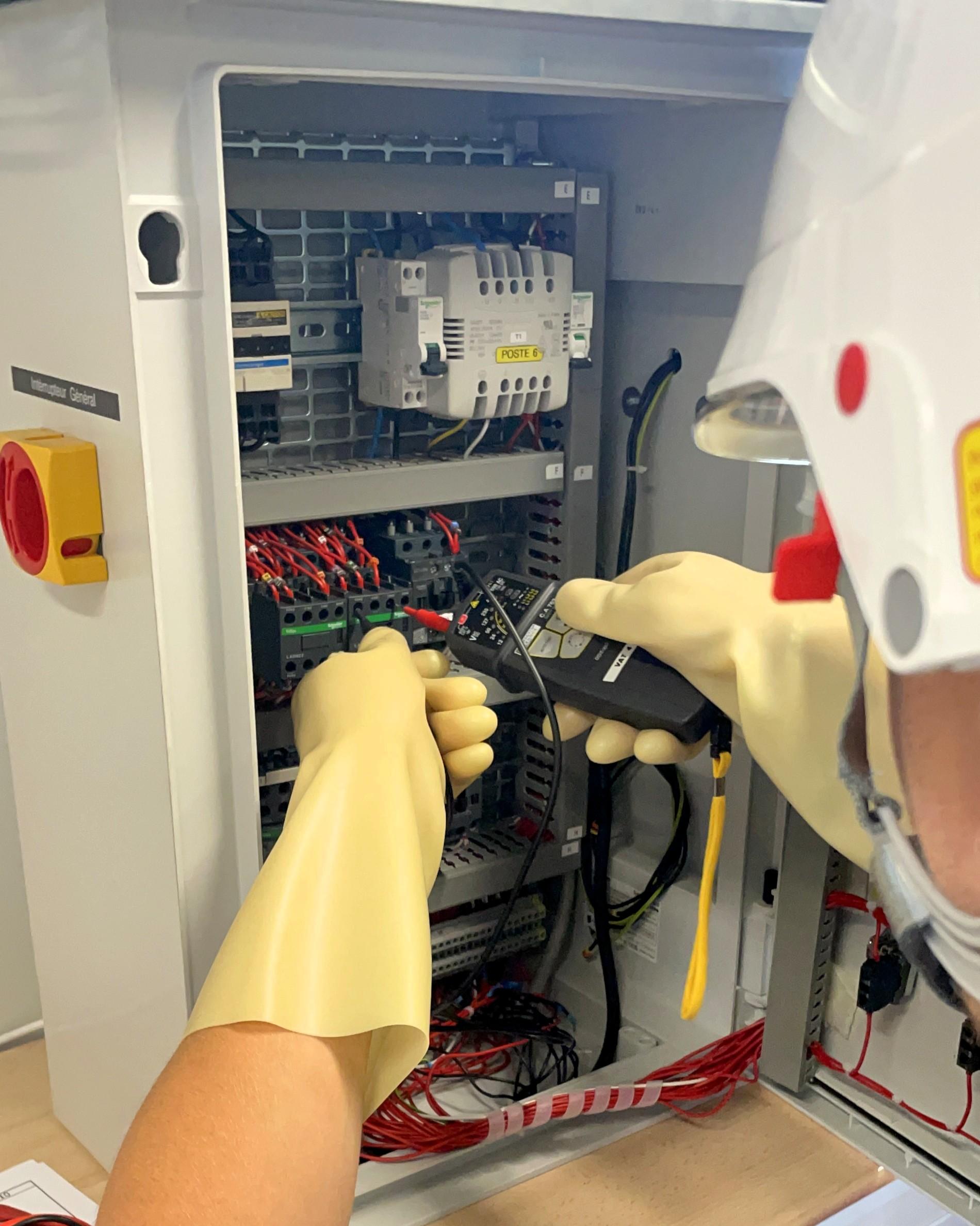 gestes techniques sur armoire électrique