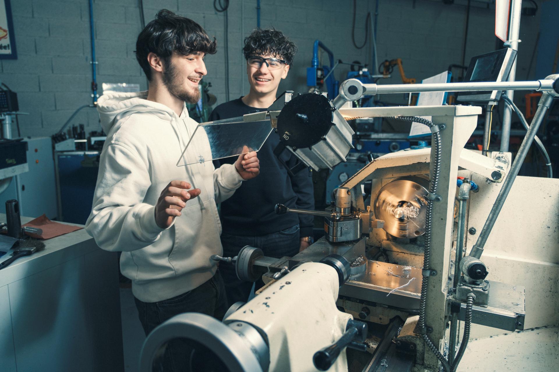 Photo apprentis usinage