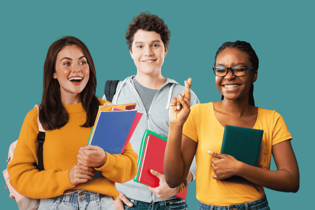 jeune étudiants souriants